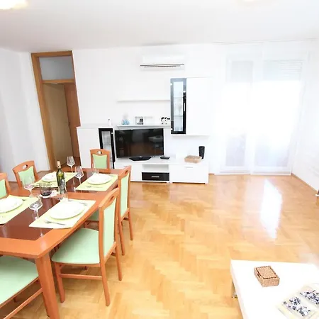 Mladen Apartment