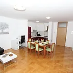 Mladen Appartement *